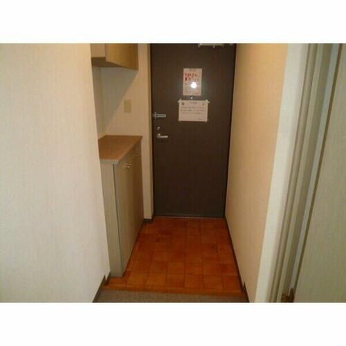 クリスタルリバー参番館103の玄関