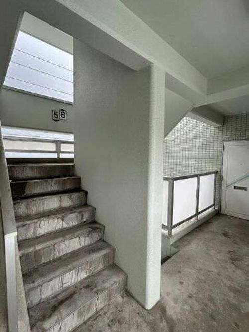 フロンティア161の玄関