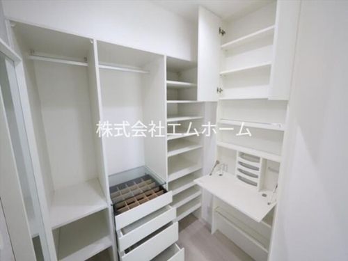 ilusion道徳の内装