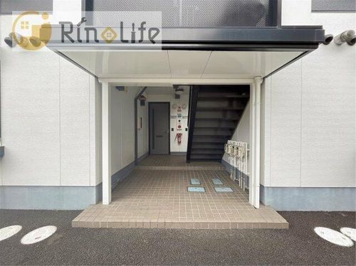 新栄プロパティー恩智Ⅲの玄関