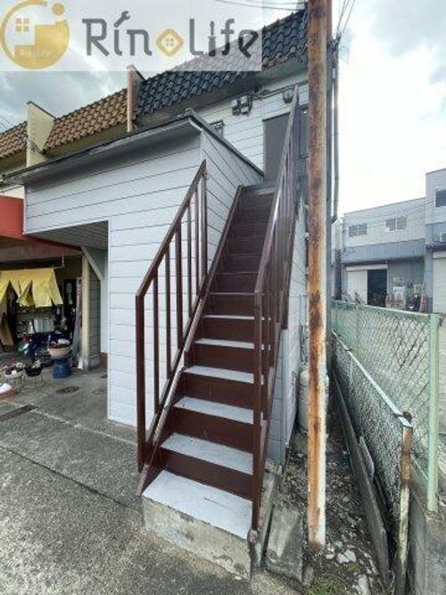 八尾市太田新町アパートの玄関