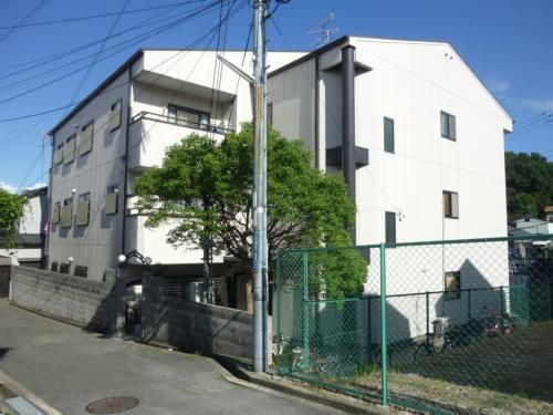 メープルハイツの玄関