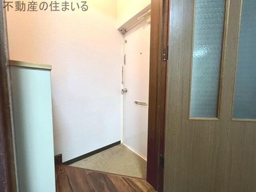 アドゥヴァンス川沿の玄関