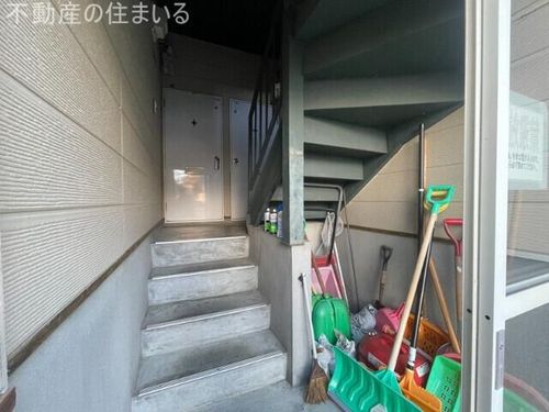 アドゥヴァンス川沿の玄関