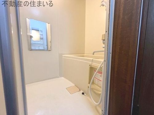アドゥヴァンス川沿の風呂