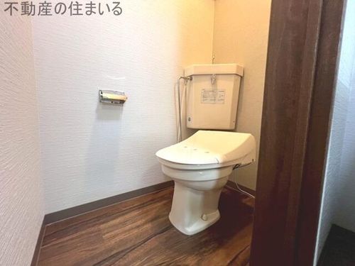 アドゥヴァンス川沿の内装