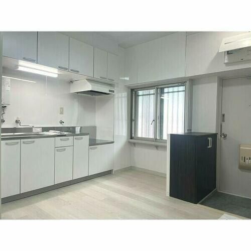 宝第一スカイハイツ506の居間