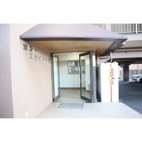 宝第一スカイハイツ506の玄関