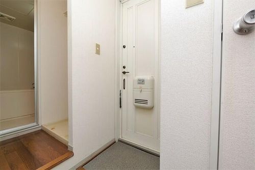 シャインⅠ102の玄関