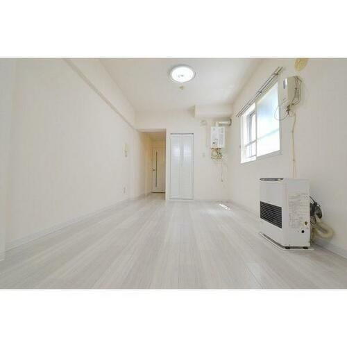 ローヤルハイツ本郷通6の居間