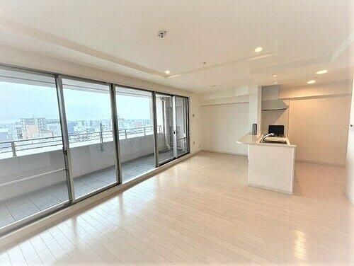 ライオンズ一宮栄の居間