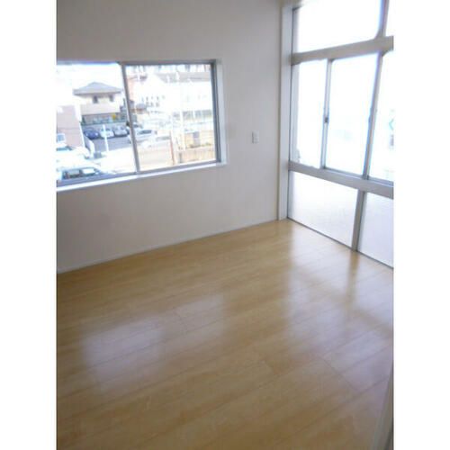 兵庫県神戸市兵庫区小河通2丁目(マンション)の賃貸物件の居間