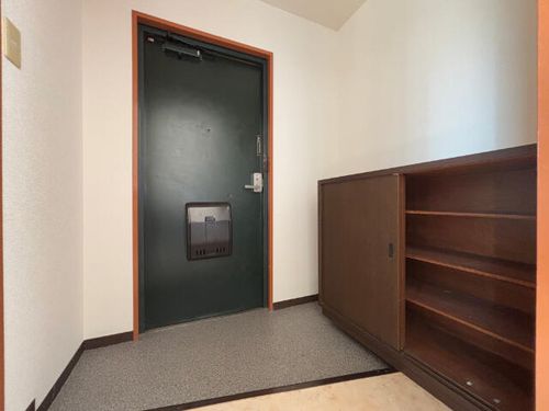 レジデンス安田302の玄関