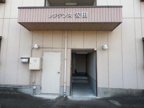 レジデンス安田302の玄関