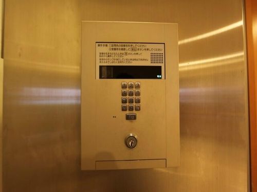エコロジー鶴舞レジデンスの玄関