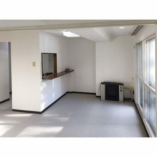 ガーデンハウス南円山Ⅲの居間