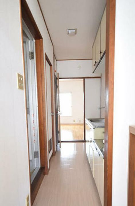 ハイツ山手106の玄関