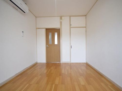 ハイツ山手106の居間