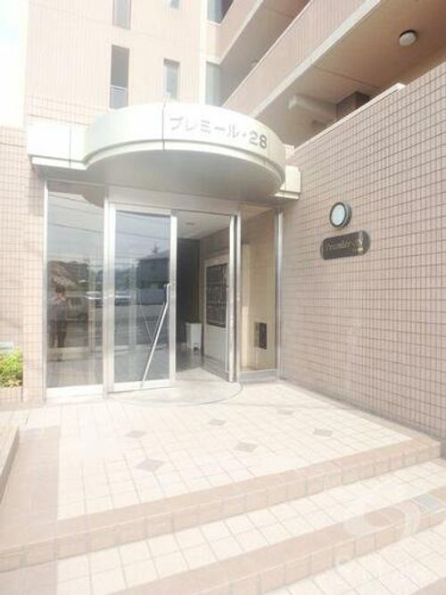 プレミール28の玄関