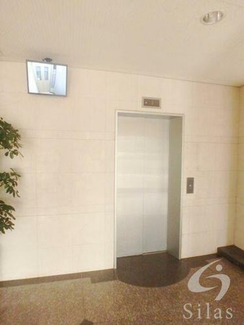 プレミール28の玄関