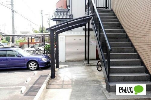 ベルウッドハイム三町地101の玄関