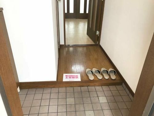 サンヒルズマキノの玄関