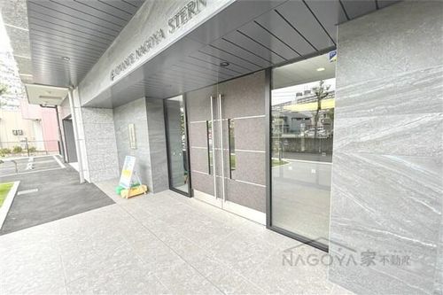 アドバンス名古屋シュテルンの玄関