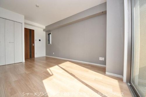 プランドール風の橋東の居間