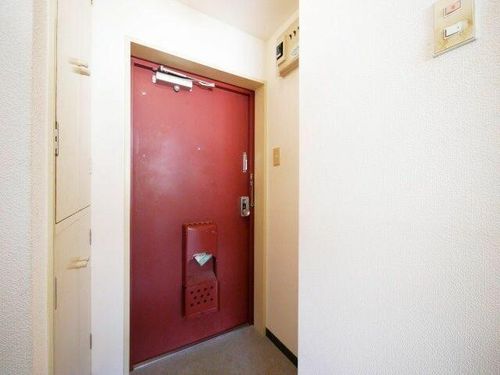 プレサント南8西8の玄関
