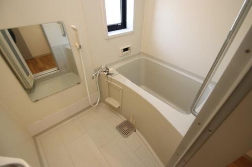 ヴェルドールアミH棟202の風呂