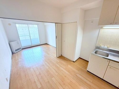 サポナール円山の居間