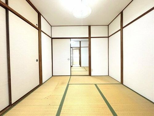 金剛壮の内装