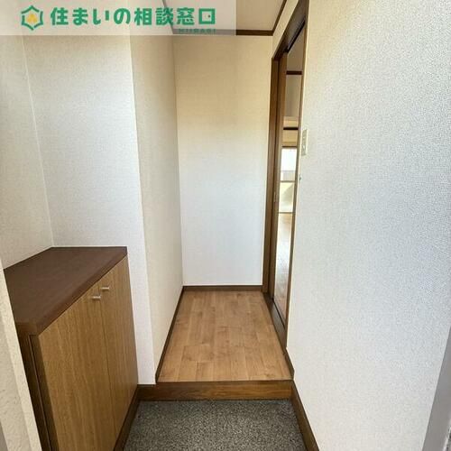 愛知県岡崎市東蔵前町字木平(マンション)の賃貸物件の玄関