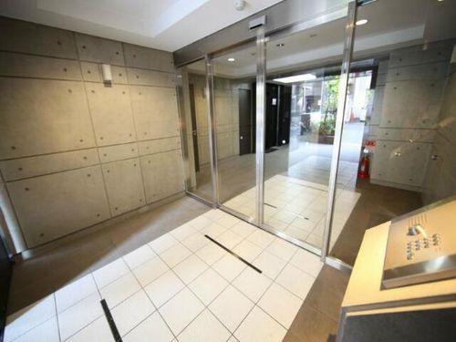 エイペックス名古屋鶴舞公園前の玄関