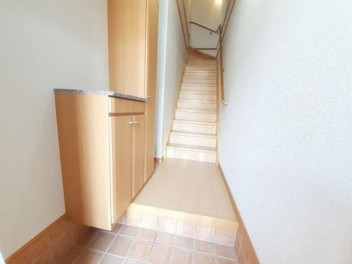 メリディオ葛原Bの玄関