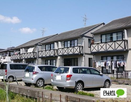 グランドールB棟101の外観