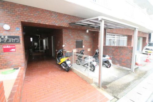 水木通ガーデンハイツの玄関