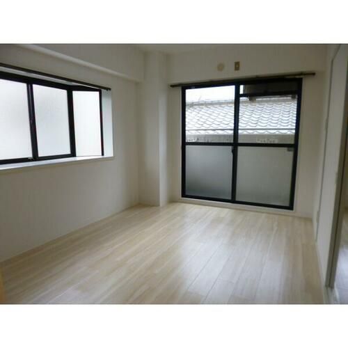 兵庫県神戸市兵庫区荒田町1丁目(マンション)の賃貸物件の居間