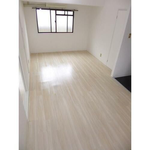 兵庫県神戸市兵庫区荒田町1丁目(マンション)の賃貸物件の居間