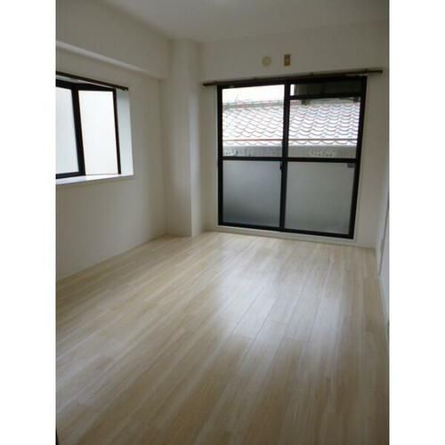 兵庫県神戸市兵庫区荒田町1丁目(マンション)の賃貸物件の居間