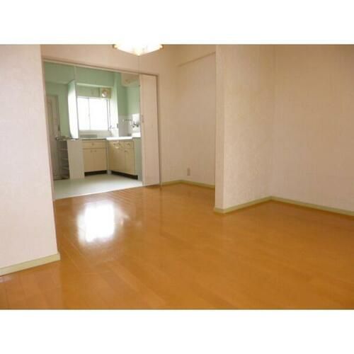 兵庫県神戸市兵庫区上沢通6丁目(マンション)の賃貸物件の居間