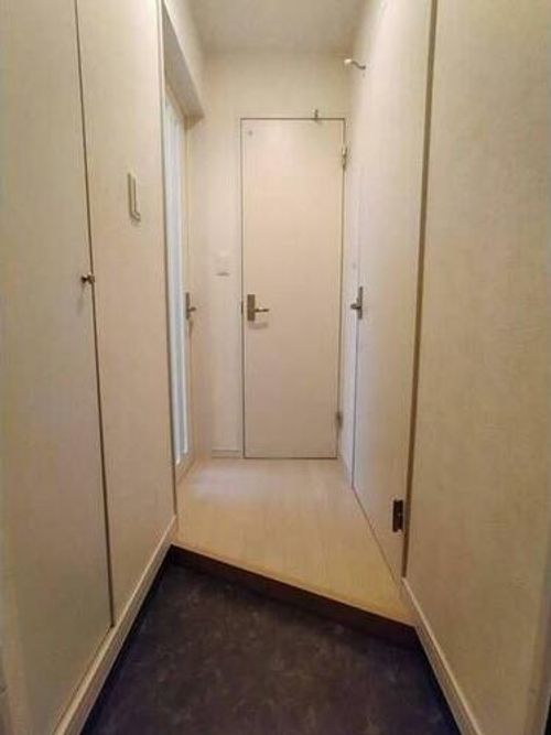 Aフラット学園前の玄関