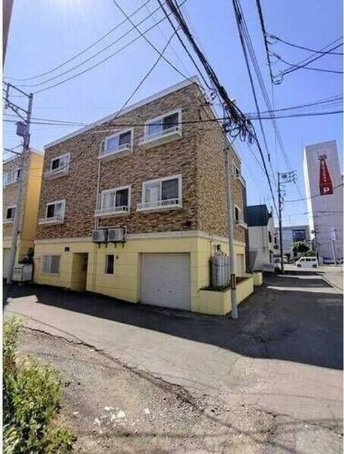 Aフラット学園前の玄関