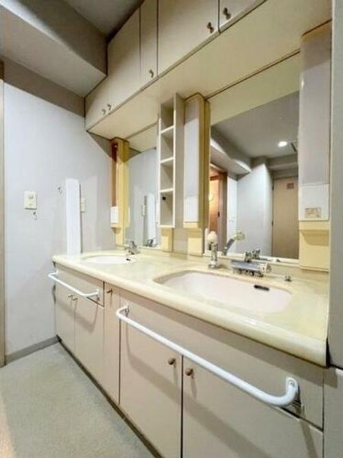 ノルド山の手の内装