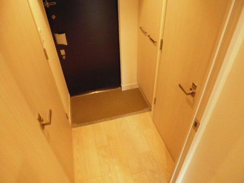 プレサンス栄ブリオの玄関