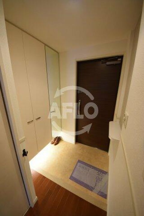 ロイヤルパークス桃坂の玄関