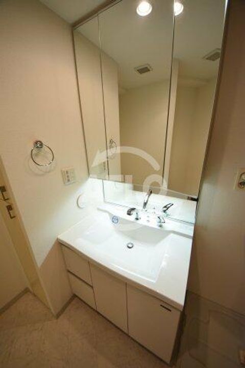 ロイヤルパークス桃坂の内装