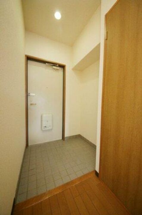 パレロワイヤル石浜の玄関