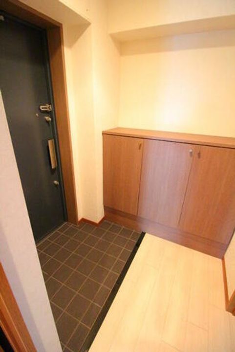 レジデンスジュメーラオアシス203の玄関