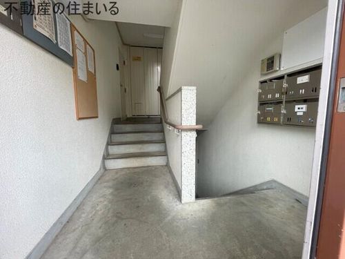 川沿団地E棟の玄関